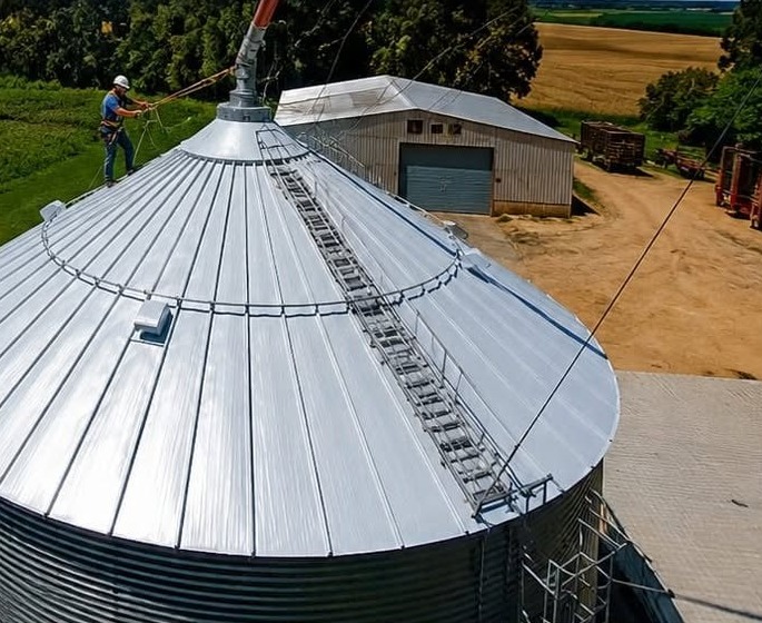 Vedação da cobertura de um silo de grãos